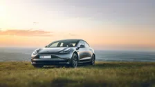 Thumbnail for article: Tesla ziet marktaandeel verdampen: elektrische auto smartphonemaker domineert