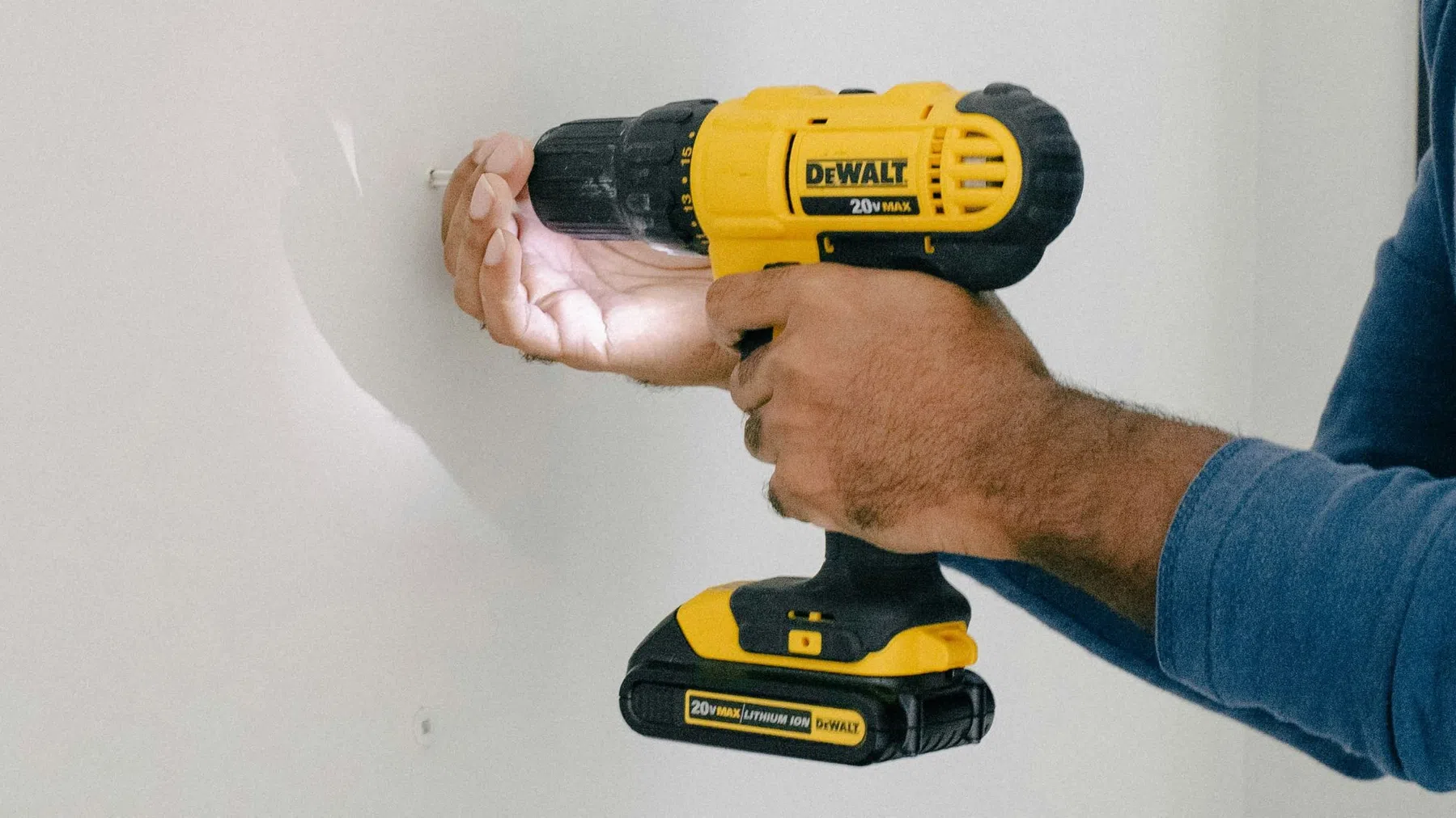 © Charles Deluvio (Unsplash)