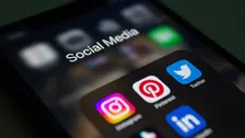 Thumbnail for article: Hoeveel tijd spenderen we dagelijks aan social media? Dit zijn de cijfers per app