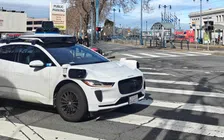 Thumbnail for article: De zelfrijdende taxi’s van Waymo rijden nu in 10 steden