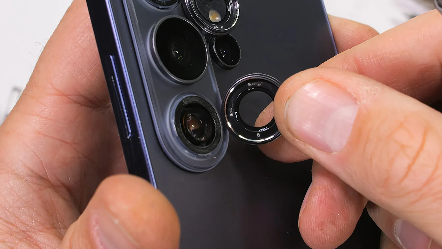 © JerryRigEverything