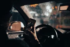 Thumbnail for article: Zo hoog is de boete als je een ongeluk filmt