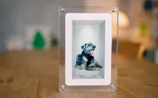 Thumbnail for article: Dit holografisch fotolijstje gebruikt je bestaande foto’s en video’s