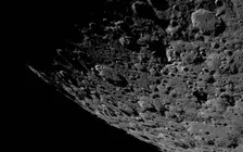 Thumbnail for article: Artemis II-crew deelt unieke eclipsfoto’s en de aarde achter de maan