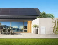 Thumbnail for article: Tesla heeft een nieuw zonnepaneel en levert tegelijkertijd minder batterijen