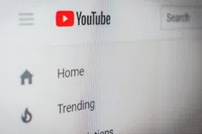 Thumbnail for article: YouTube zet interface letterlijk op zijn kop: waar is de abonnementen-knop?