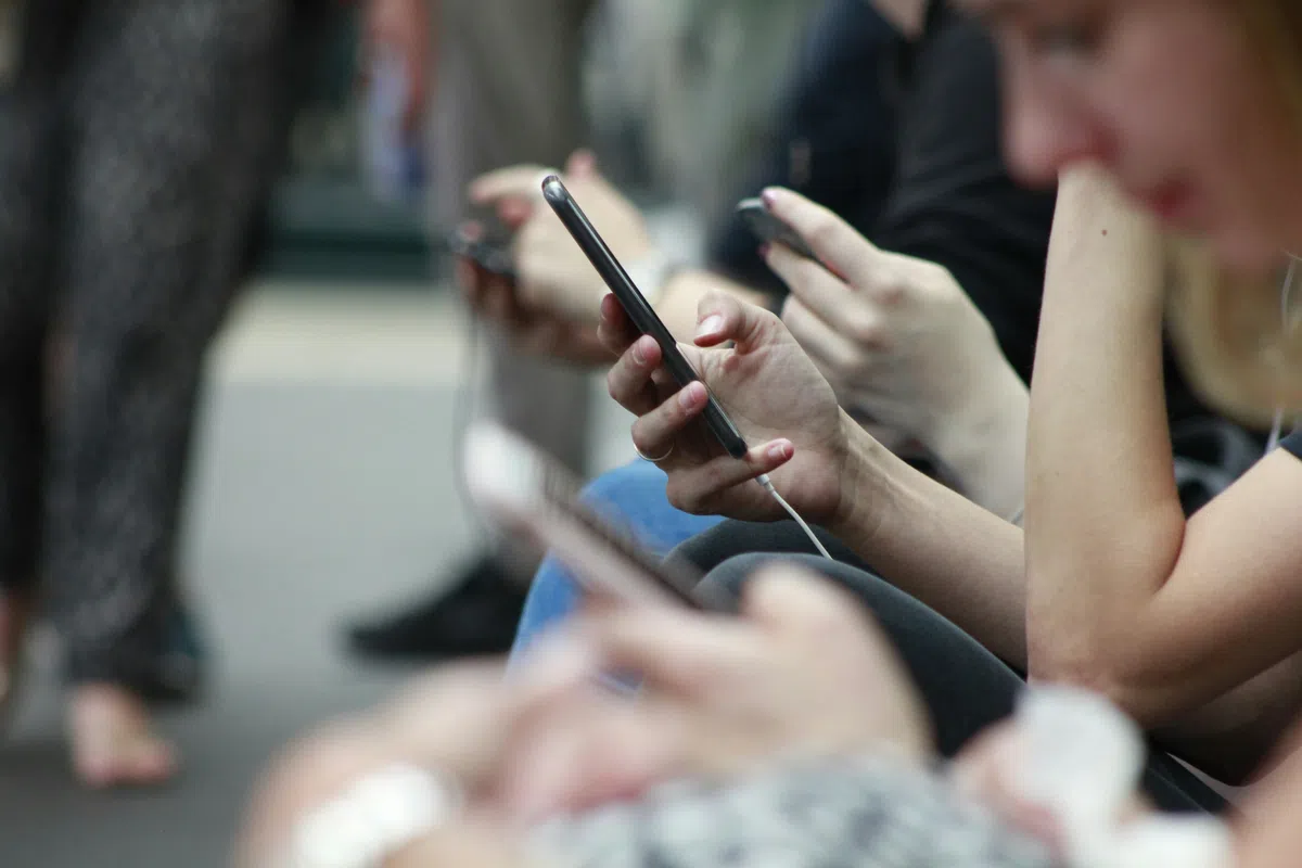 Image for the article: Onderzoek: jongeren zien te vaak schadelijke content op sociale media