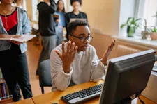 Thumbnail for article: De overstap naar gov.nl: wat zijn de gevaren voor de Rijksoverheid?