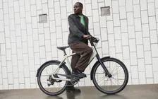 Thumbnail for article: Gazelle’s nieuwe minimalistische stadsfiets lijkt sprekend op een Veloretti