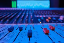 Thumbnail for article: Deze streamingdienst stopt per direct met royalty's betalen aan AI-muziek