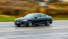Thumbnail for article: EU onderzoekt of auto's vanaf 2030 automatisch gaan remmen bij te snel rijden