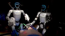 Thumbnail for article: Wereldprimeur: mensachtige robots voeren operaties uit op levende varkens
