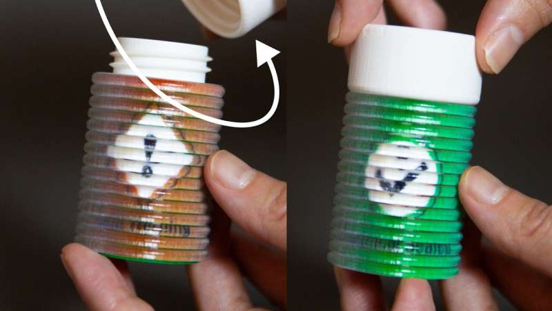 Innovatieve 3D-geprinte fles verandert van kleur