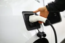 Thumbnail for article: Waarom je je auto beter niet kunt opladen tijdens de eclips