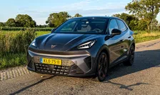 Thumbnail for article: Duurtest Cupra Raval (deel 3): Volwassen rijhulp en een mini-beamer