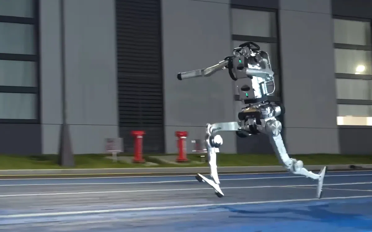 Unitree's Superman-robot springt hoger dan twee meter