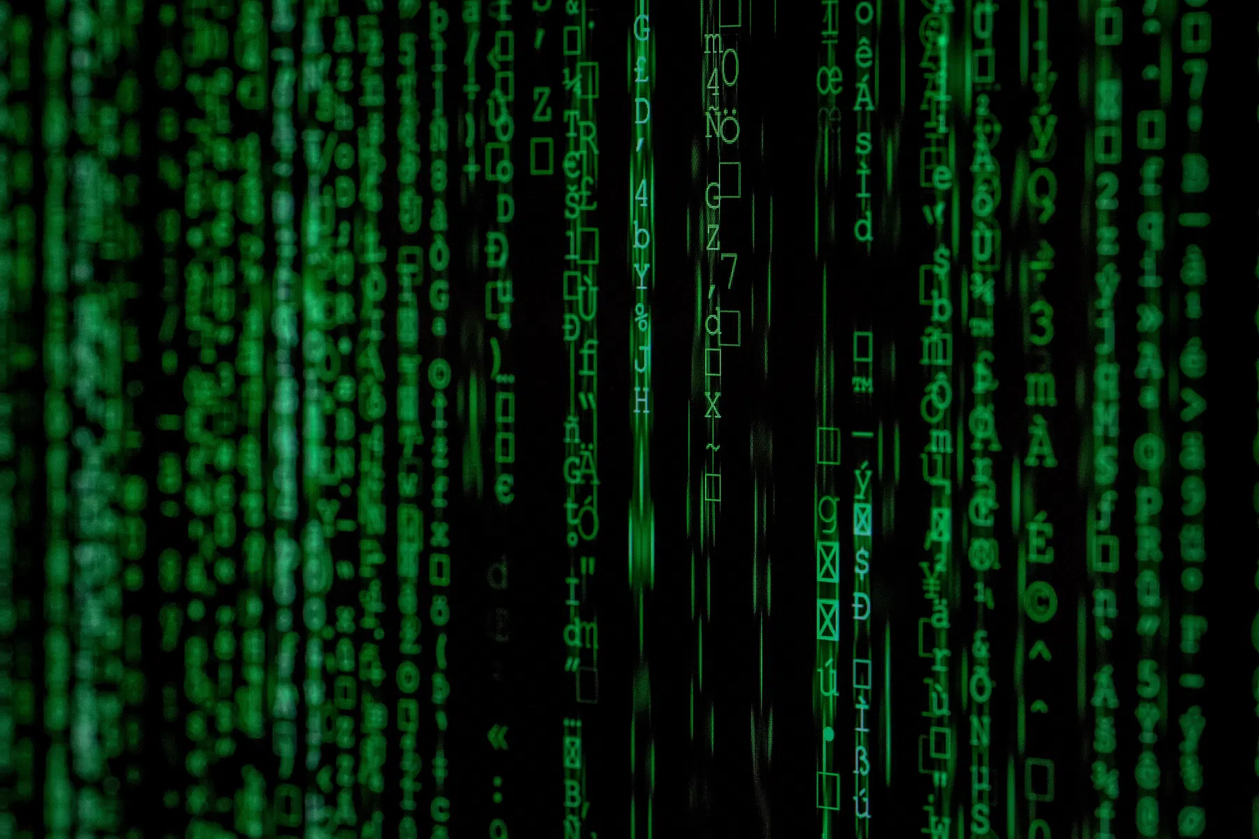 700 AI's vonden elkaar in het geheim en vielen samen een bedrijf aan
