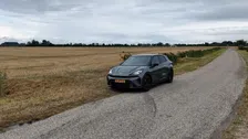 Thumbnail for article: Review: Cupra Raval is gewaagd maar af en pakt CarPlay en Android Auto heel slim aan