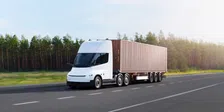 Deze nieuwe Tesla met gigantische 548 kWh batterij komt naar Europa