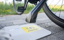 Thumbnail for article: Nederlandse laadtegel voor e-bikes krijgt er een Europees patent bij