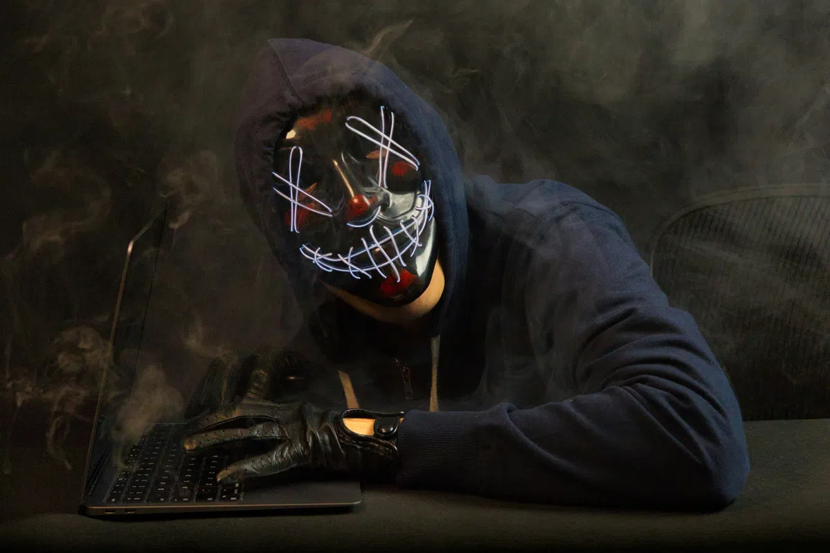 Cybercriminals in Conflict: ShinyHunters vs. Clop