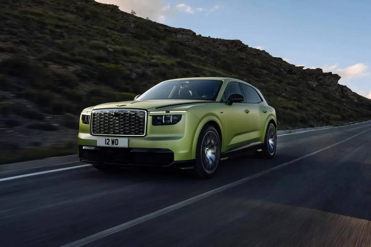 Bentley's first electric SUV: luxury and 888 hp