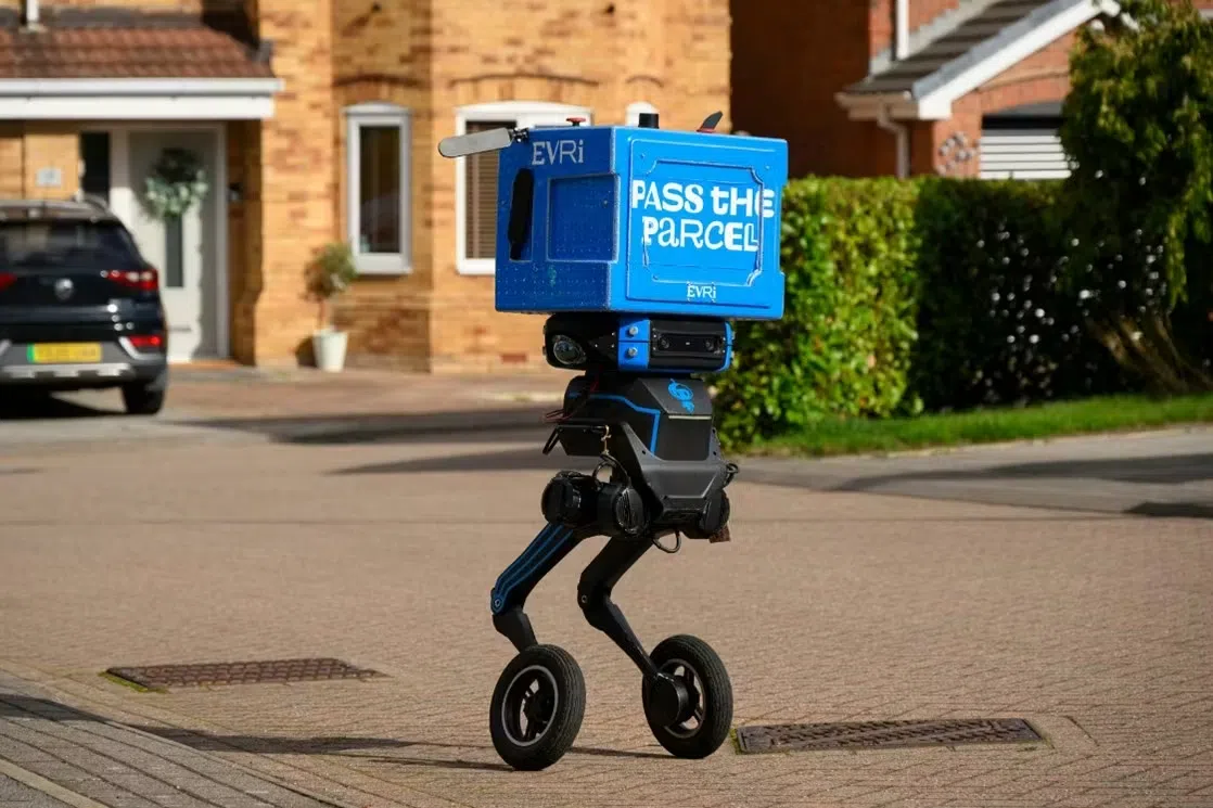 Robot IRIS delivers packages in Europe