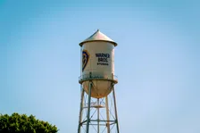 Thumbnail for article: Megafusie nadert ontknoping: Paramount en Warner Bros. dicht bij afronding 