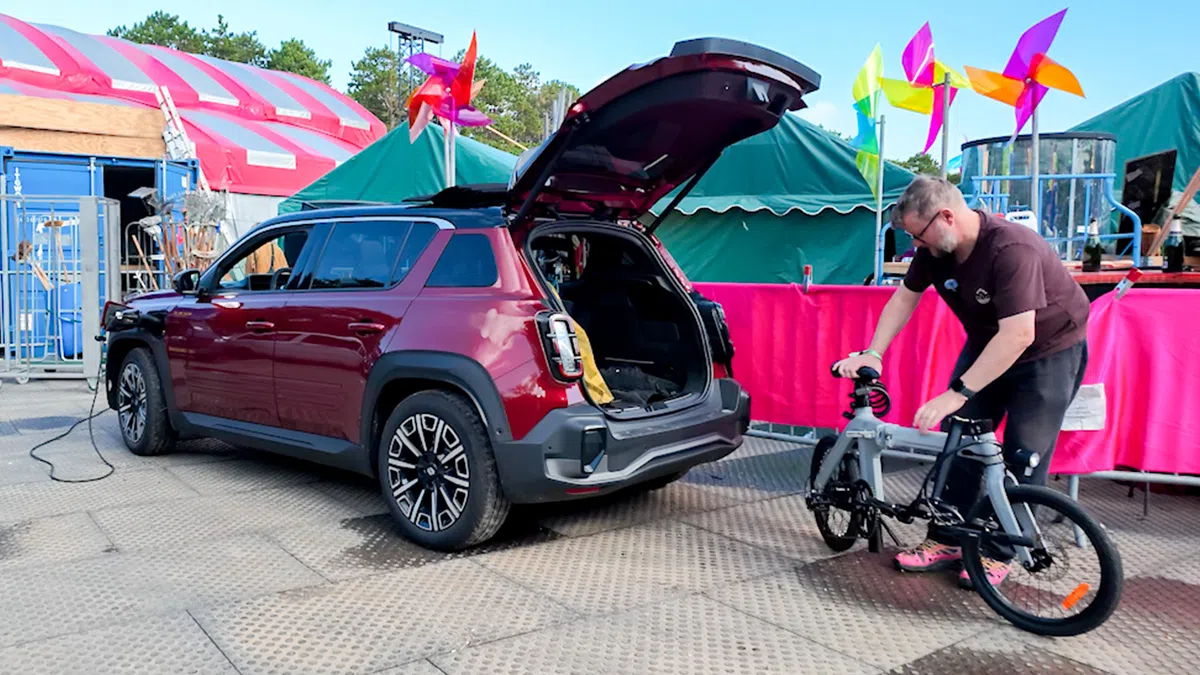 Stroomlevering via elektrische auto op festival