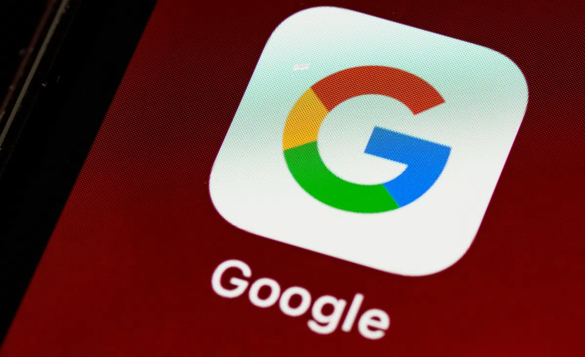 Google verandert 'Zoeken' in 'Vragen stellen' binnen de app