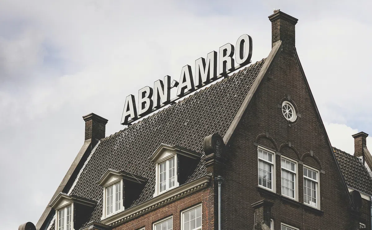 Nederlandse Banken: AI-ambities Belemmerd door Regels