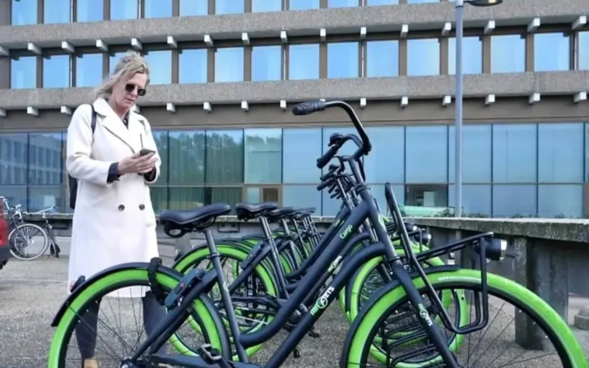 Amsterdam introduces P+R Bike for motorists