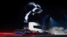 Thumbnail for article: Nieuwe Tesla Roadster kan vliegen en op het plafond rijden