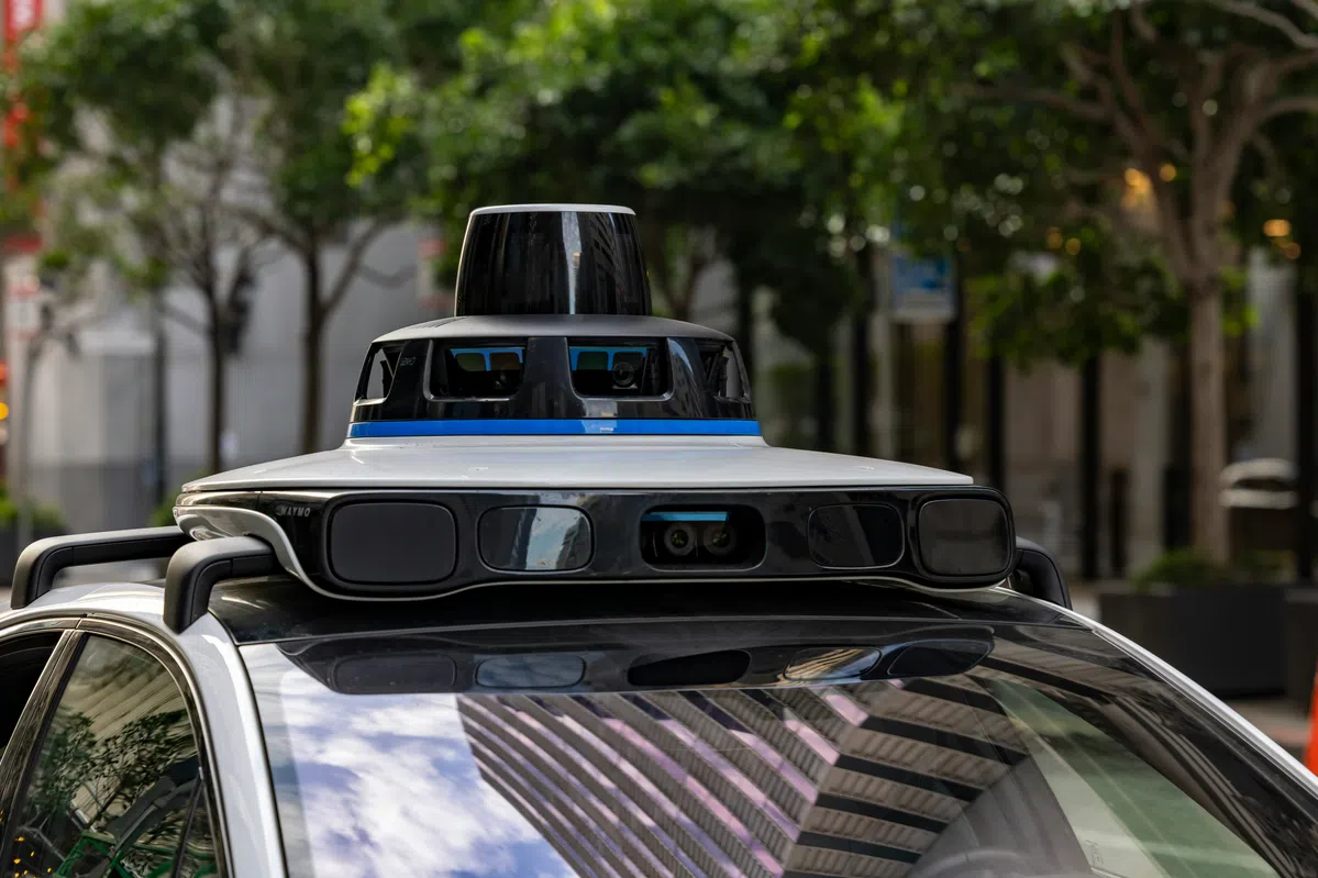 Robotaxi's moeten zelfrijdend signaleren met blauw licht