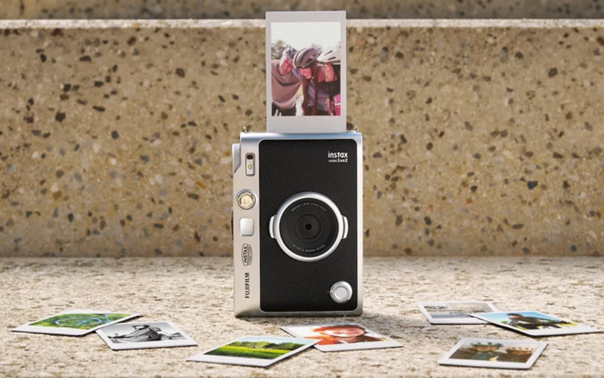 Fujifilm Instax Mini Evo 2: renewed digital camera