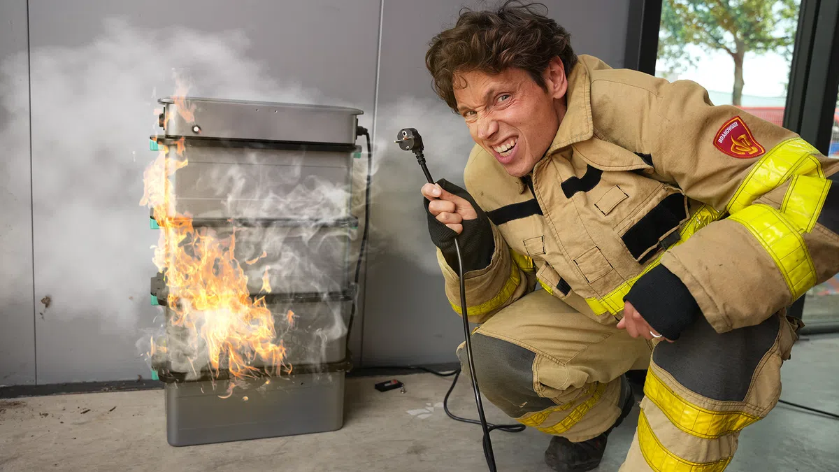 Brandweer waarschuwt voor thuisbatterij: zo doe je het goed